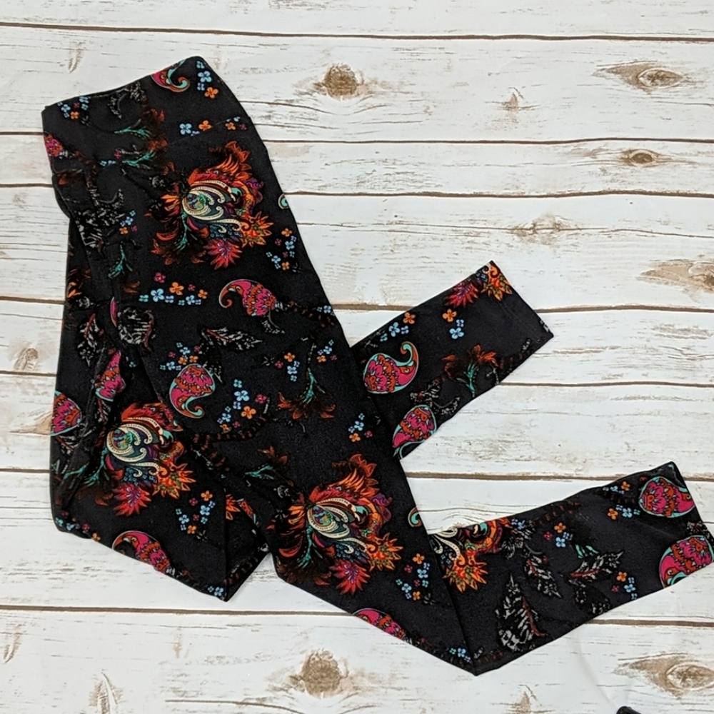 Lularoe Charcoal Gray/Paisley Leggings OS